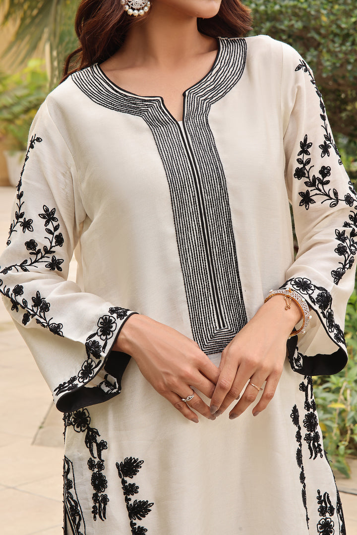  Explore the enchanting Noor e Nazar collection, crafted from pure sheesha silk with intricate embroidery and delicate detailing for a truly timeless look.