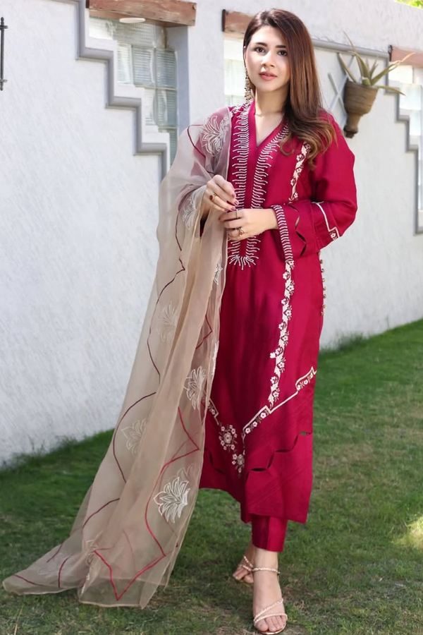 Syra Khan In Crimson