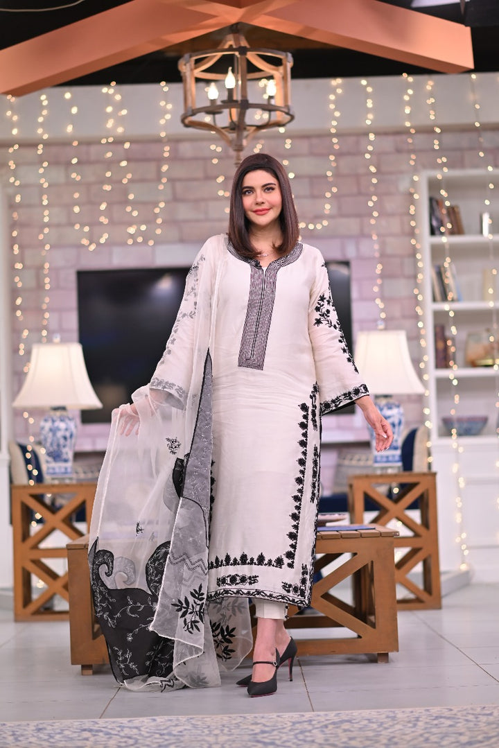  Explore the enchanting Noor e Nazar collection, crafted from pure sheesha silk with intricate embroidery and delicate detailing for a truly timeless look.